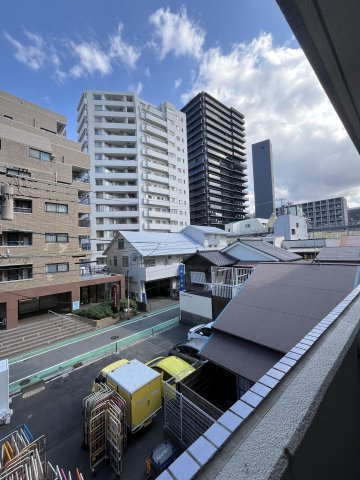 【展望】 | ダイアパレス唐人町 | バルコニー前面はさえぎる高層ビルもなく、美しい青空の眺望が広がります
