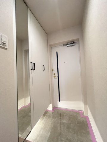 【玄関】 | ダイアパレス唐人町 | 玄関には収能力の高いシューズボックスと姿見までセットされています