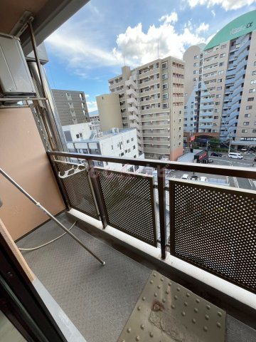 ビュークレスト大橋駅西口のバルコニー