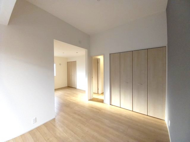 ブルーミングガーデン宇都宮市平松本町1号棟の洋室