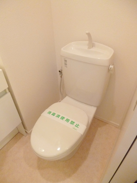 ブランシュ蓮根のトイレ|★上部に棚があるトイレです★