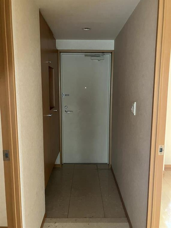 クレストフォルム横浜鶴見の玄関
