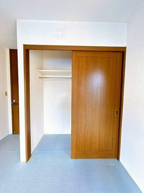 中古戸建て・仲介手数料半額）津島市鹿伏兎町上春日台２－４の収納|２Ｆ東側洋室　収納