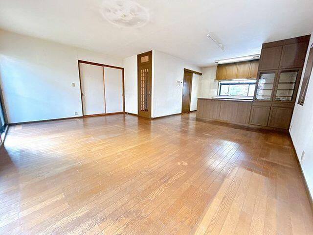 中古戸建て・仲介手数料半額）津島市鹿伏兎町上春日台２－４の居間・リビング|ＬＤＫ
