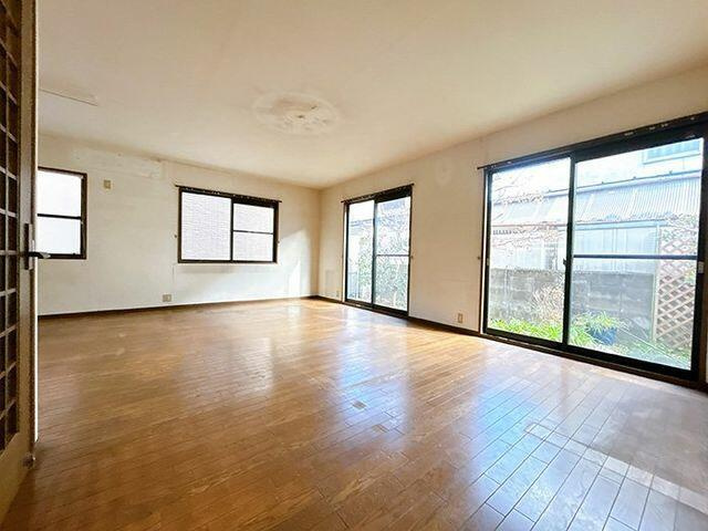 中古戸建て・仲介手数料半額）津島市鹿伏兎町上春日台２－４の居間・リビング|ＬＤＫ　別角度