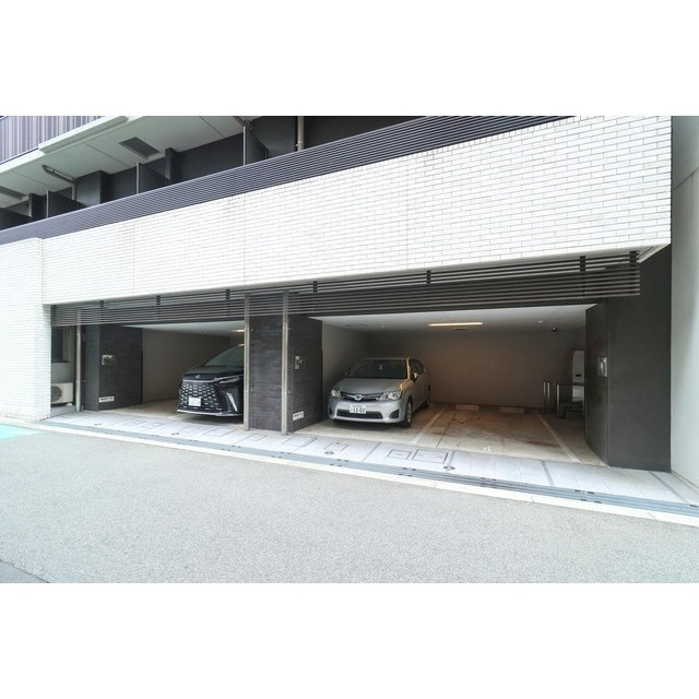 ザ・レジデンス京町堀の駐車場