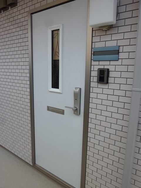 メープルコートの玄関