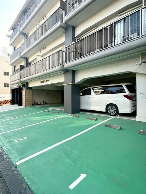 信川ハイツの駐車場