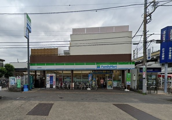 クレメント武蔵浦和の周辺|ファミリーマート　中浦和駅前店まで550m