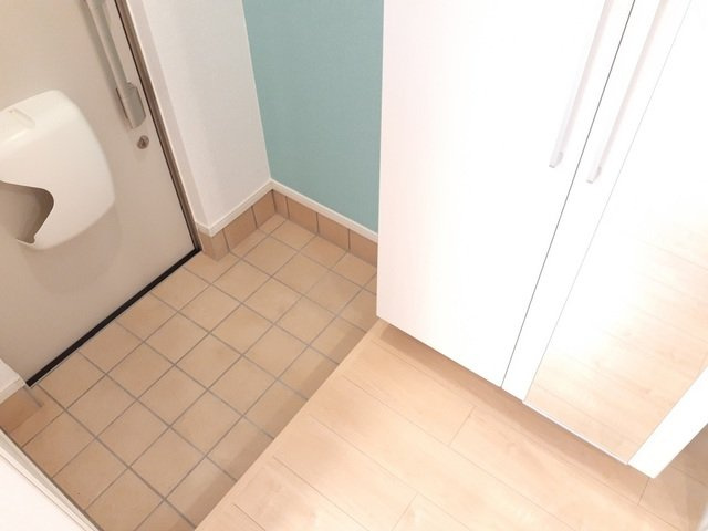 カーサ　イン　ピエトラ　ロッサの玄関