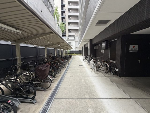 レジュールアッシュ中之島ＳＯＵＴＨの駐車場