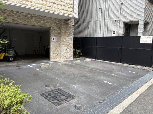 レジュールアッシュ中之島ＳＯＵＴＨの駐車場