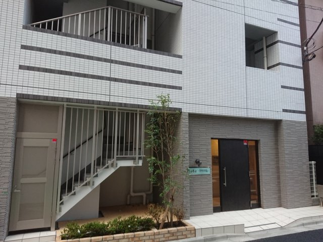アイルプレミアム千駄木のエントランス