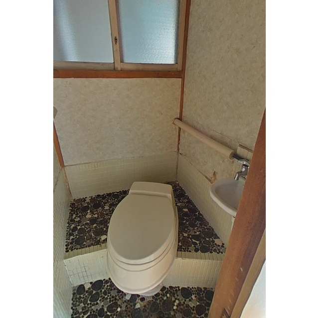 粟野東5丁目Ｍ貸家のトイレ
