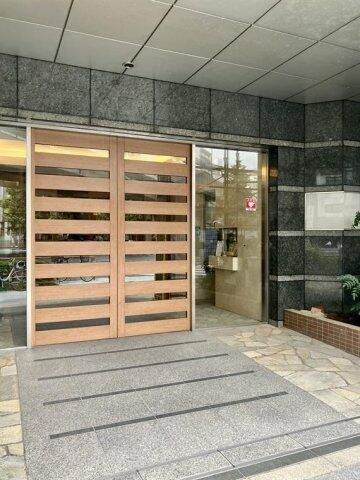 クレストフォルム上野グランステージのエントランス