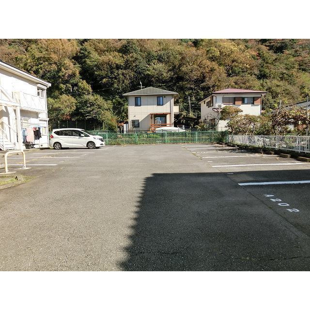 フレグランス南本郷Ｂの駐車場
