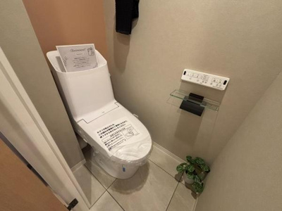 【トイレ】 | 【24日(土)・25日(日)室内見学可能】ハイツ越谷 | ウォシュレット付きのトイレです♪