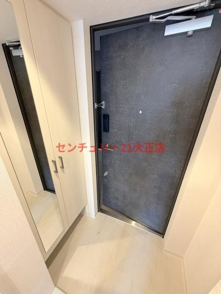 エスリード大阪エヴォルツの玄関