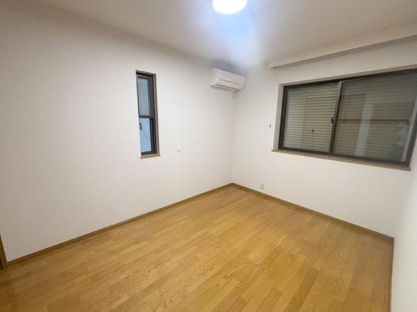 三軒家西1丁目戸建ての洋室