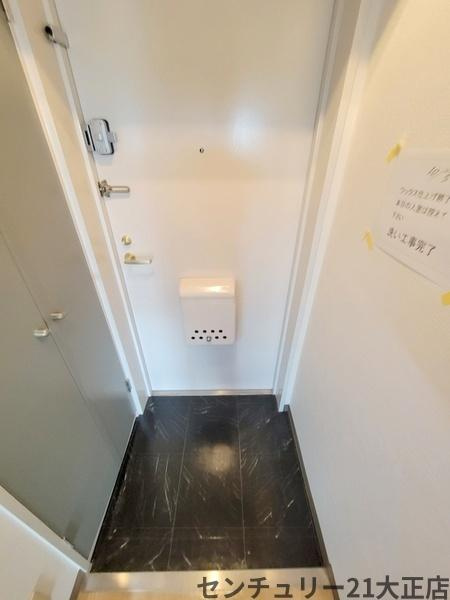シャトー弁天弐番館の玄関