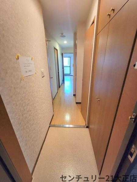 シャトー弁天参番館の玄関