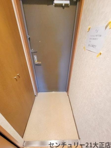 シャトー弁天参番館の玄関