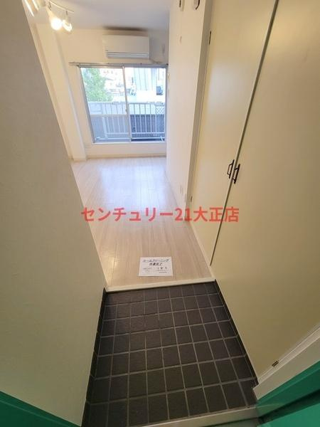 ウィステリア2の玄関