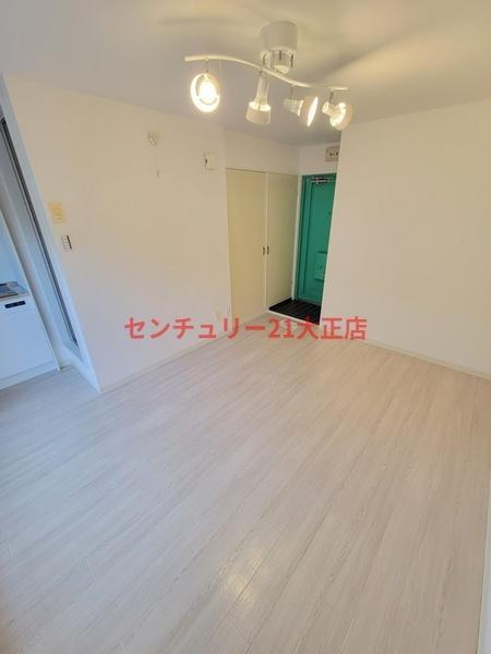 ウィステリア2の洋室|★採光良好なお部屋★
