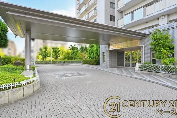 セントポリア武庫之荘のその他共用部分|■現地撮影写真■エントランス付近にはロータリーが完備されており、荷物の積み降ろしなどに便利です！