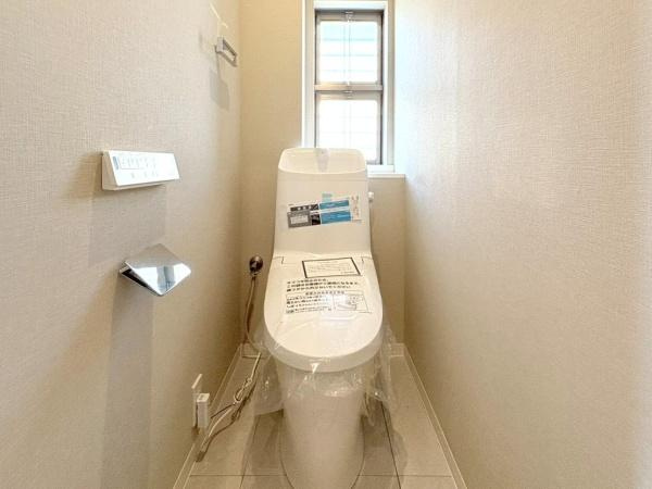 横浜市栄区笠間５丁目の中古一戸建のトイレ|いつも綺麗に清潔に！ウォッシュレット付きトイレです。
