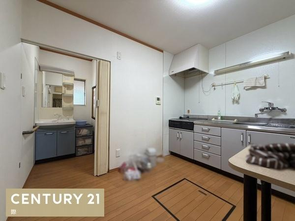 和歌山市木ノ本　中古戸建の居間・リビング