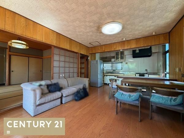 和歌山市和歌浦東2丁目　中古戸建の居間・リビング