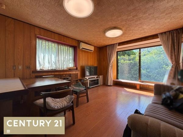 和歌山市和歌浦東2丁目　中古戸建の居間・リビング