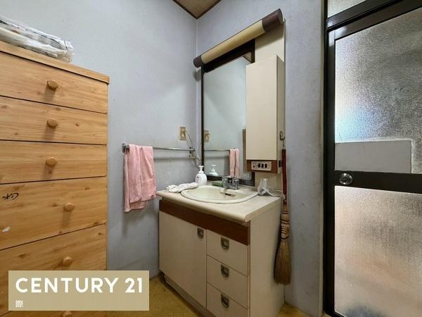 和歌山市和歌浦東2丁目　中古戸建の独立洗面台