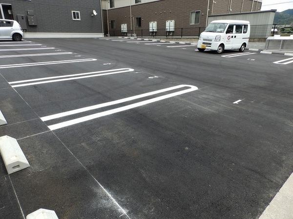 【駐車場】