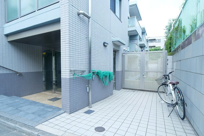 グラントレゾール明大前の外観