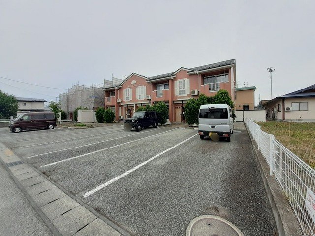 フォ－リストガ－デンＢの駐車場