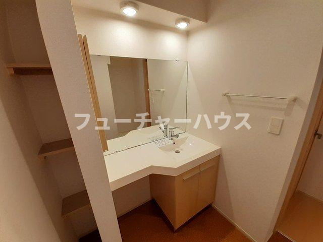 フルールの洗面所|ゆったりとスペースのある洗面所