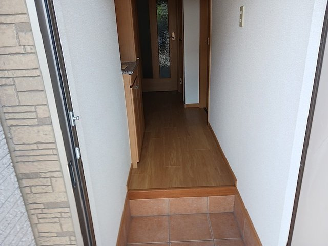 クレメント花塚の玄関