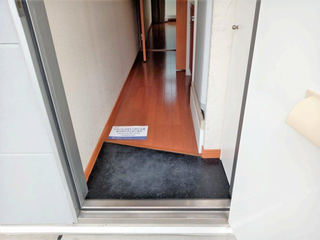 レオパレスＳＨＯＷの玄関