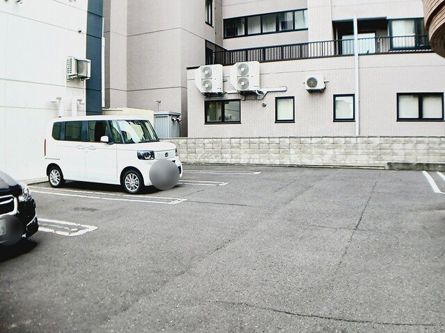 イーストサイドストリートの駐車場
