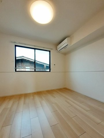 イーゼル－アイの内装