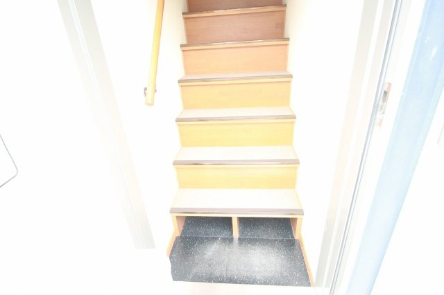 レオパレスフローラ湯築の玄関|備品や設備仕様は号室等により異なります現地をご確認下さい。