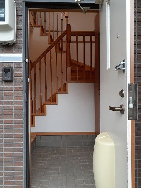ウィング．メゾン　５番館の玄関