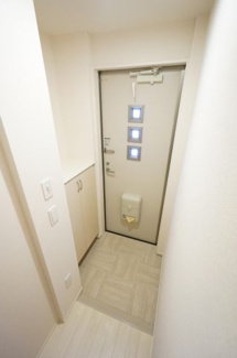 【玄関】 | サンライズ・ガーデンⅡ | ※同物件、反転タイプの写真になります。