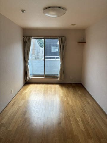 「太陽光パネル・ロフト付き」高知市口細山　中古一戸建ての洋室|２階には洋室が２室。