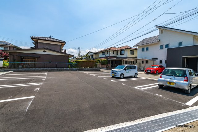 Eclat（エクラ）の駐車場