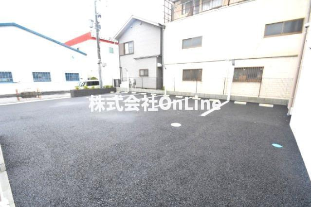 Kaunis Latvaの駐車場