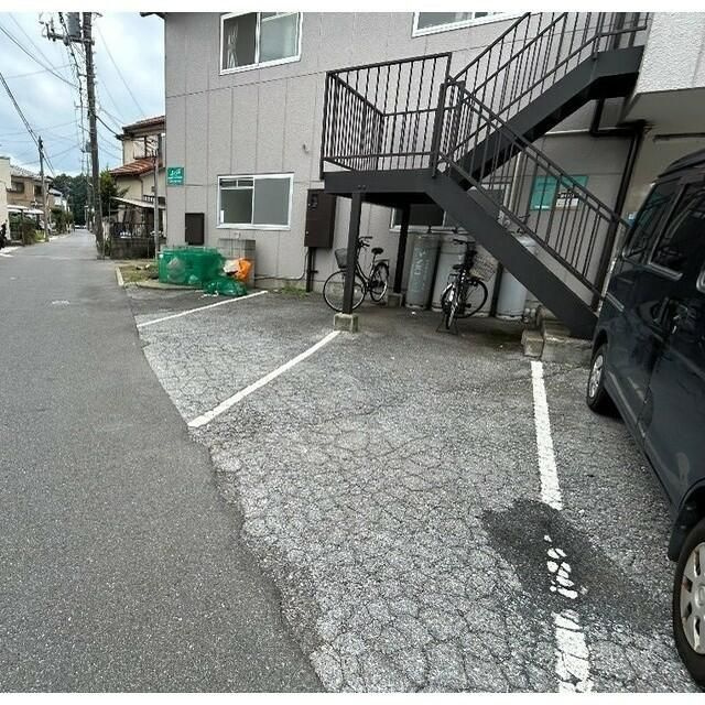 柏東ハイツの駐車場|駐車場に車を止められます
