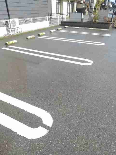 リバーサイドⅡの駐車場